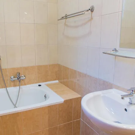 Almadiszallasok Aaa Apartament *
