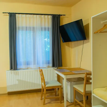Almadiszallasok Apartment *