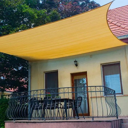 Apartment Almadiszallasok Balatonalmadi