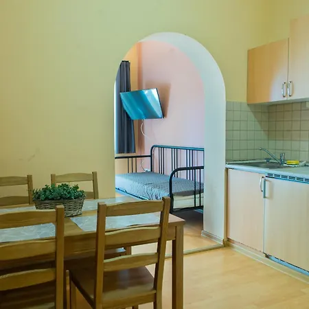 Almadiszallasok Apartment Balatonalmadi